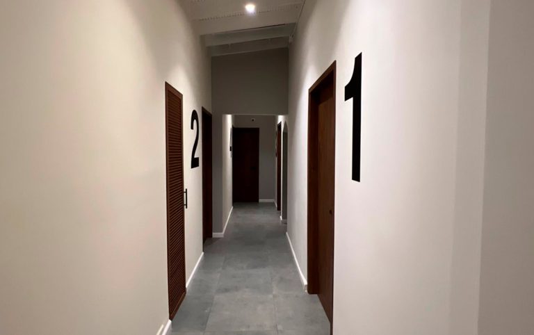 hall de apartamentos construirods en belen hoz
